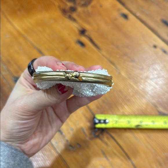 Elegant White Beaded Coin Purse - Picture 6 of 6